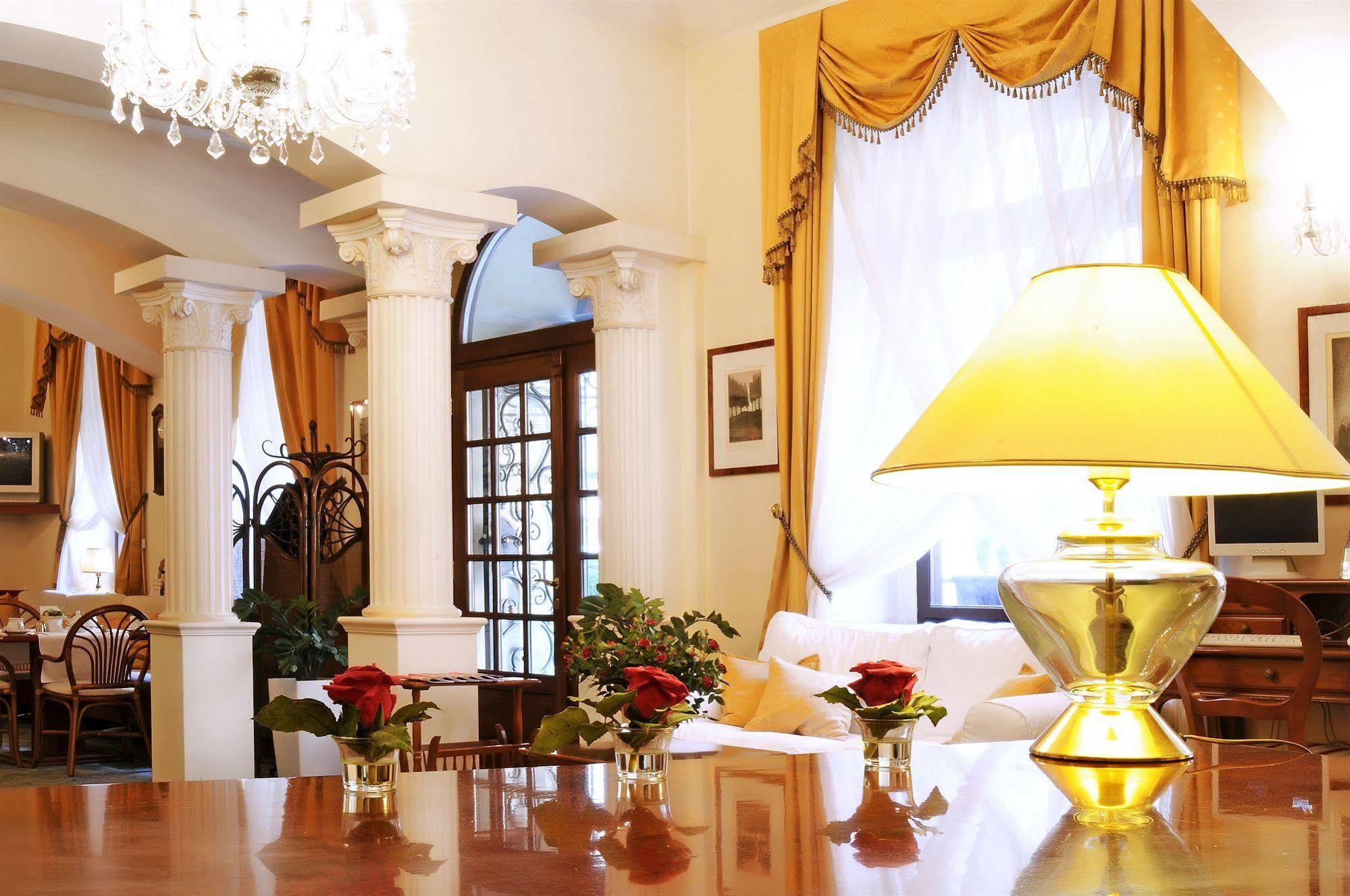 Louren Hotel ปราก ภายนอก รูปภาพ
